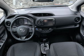 TOYOTA YARIS 100H DYNAMIC 5P