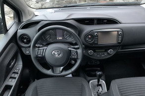 TOYOTA YARIS 100H DYNAMIC 5P